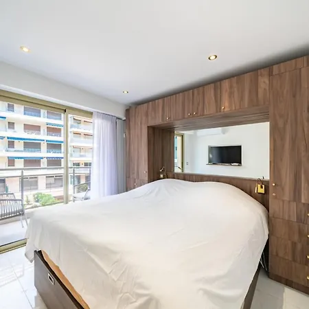 Upscale Next To La Croisette * קאן