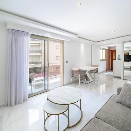 Upscale Next To La Croisette Канны